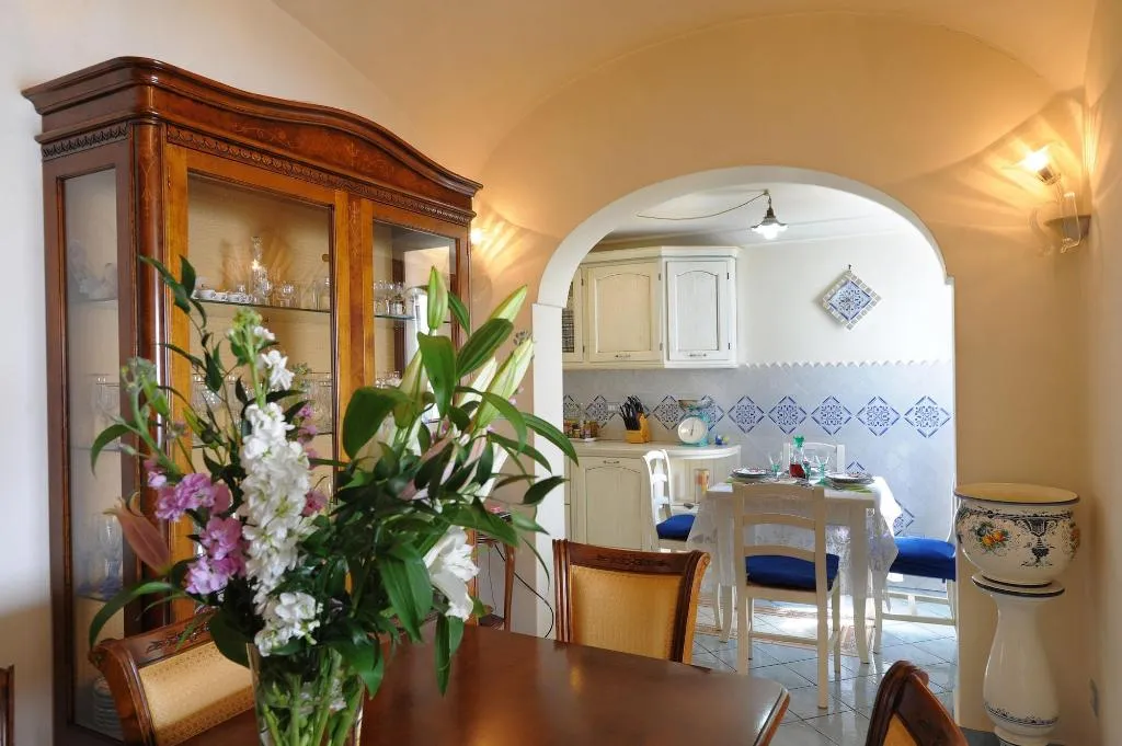 Room, La Sorgente Del Sole, Naples