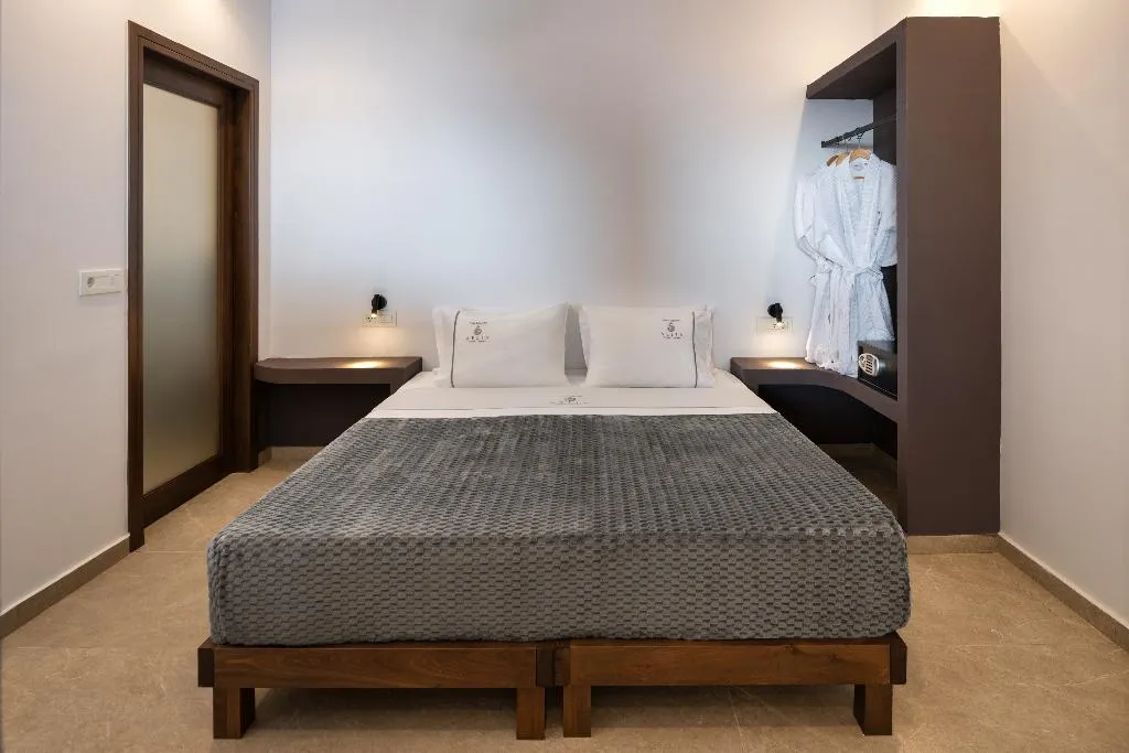 SUITE WITH VIEWS Room, Aelia Thalassa, Santorini