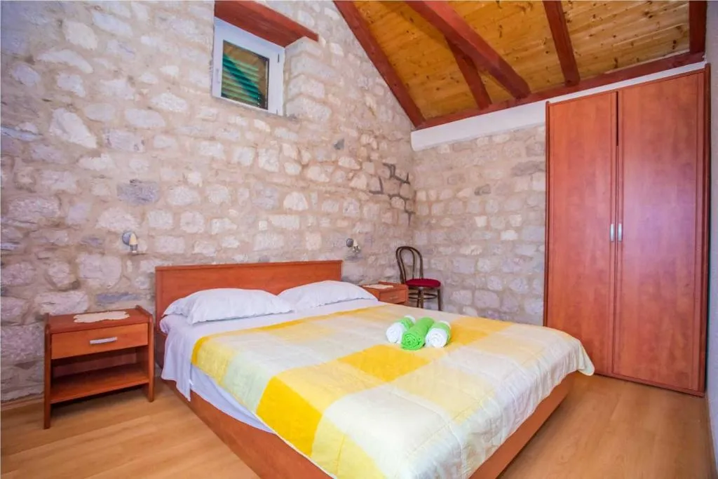 APARTMENT CAPACITY 4 TWO BEDROOMS Room, Apartmani Seljacka Kuca, Split