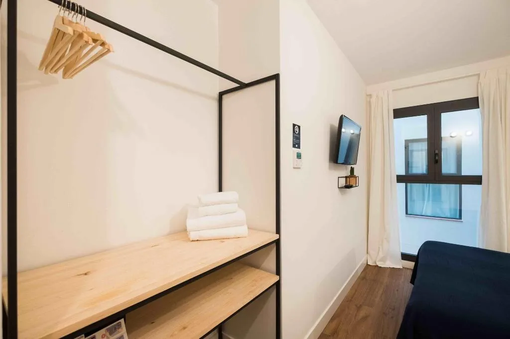 Room, Magatzem 128, Barcelona