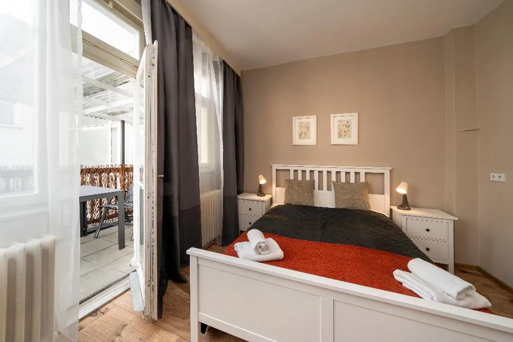 Room, New Town - Apple Apartments, Prague