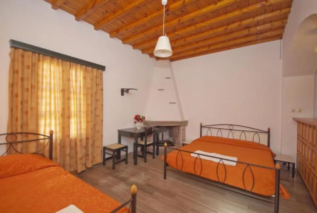 STUDIO CAPACITY 4 Room, Ibiscus Village Studios, Mykonos