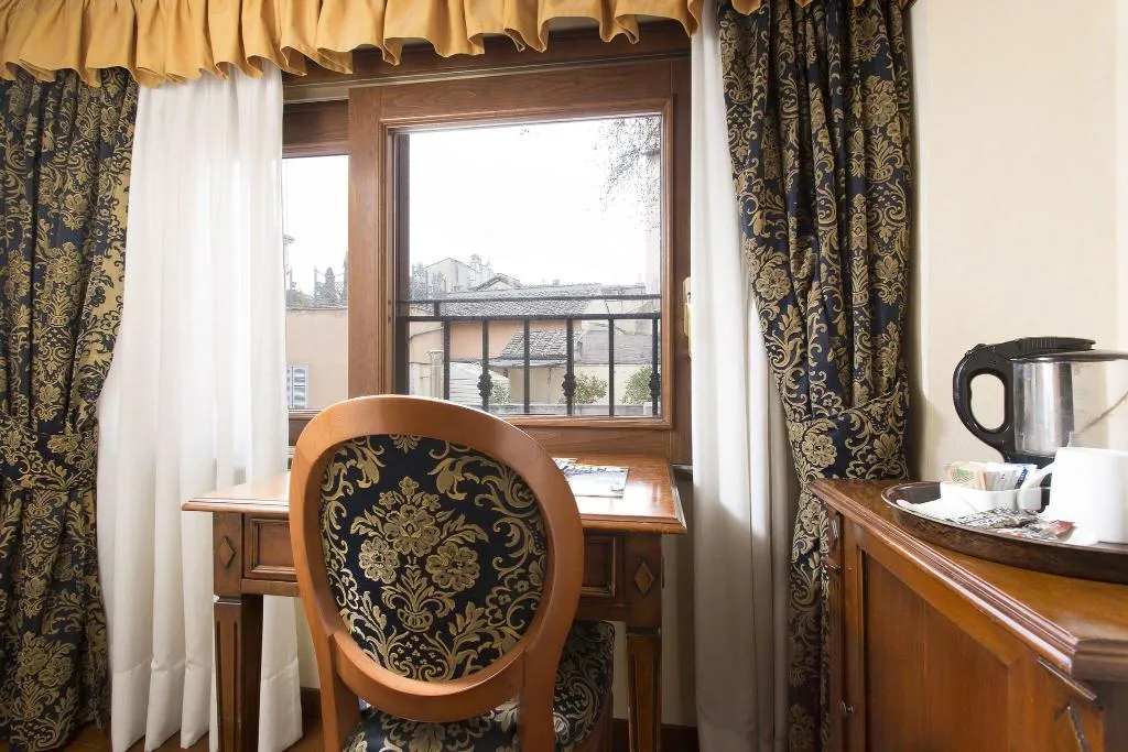 SINGLE SUPERIOR Room, Teatro Pace 33, Rome