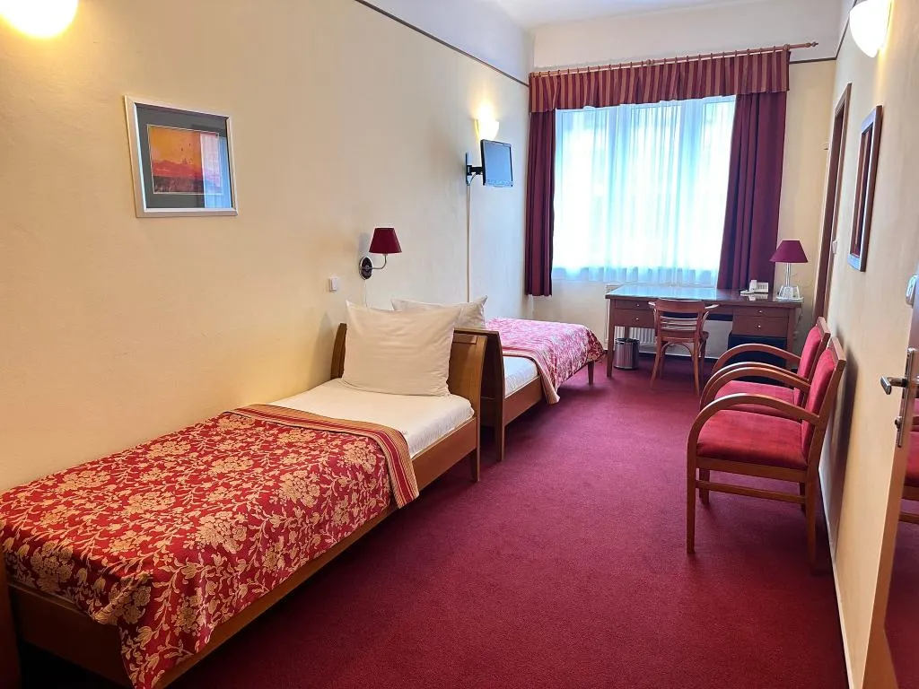 QUADRUPLE STANDARD Room, Cloister Inn, Prague