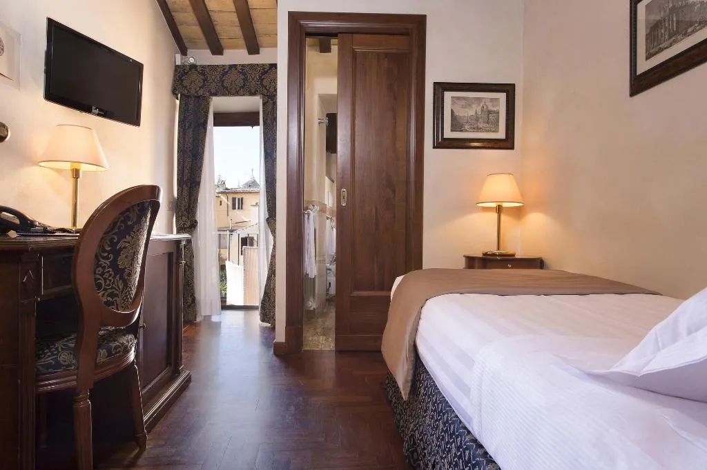 Room, Teatro Pace 33, Rome