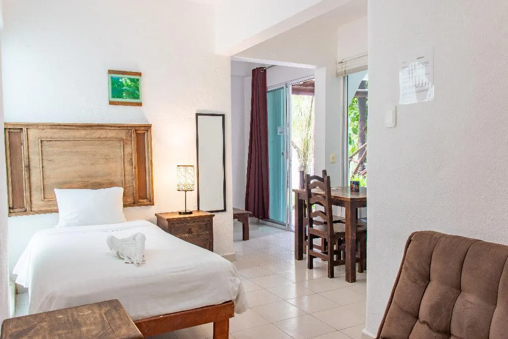 FAMILY ROOM THREE BEDS Room, Casaejido, Playa Del Carmen
