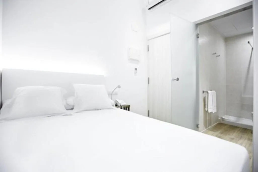 Room, Som Nit Born, Barcelona