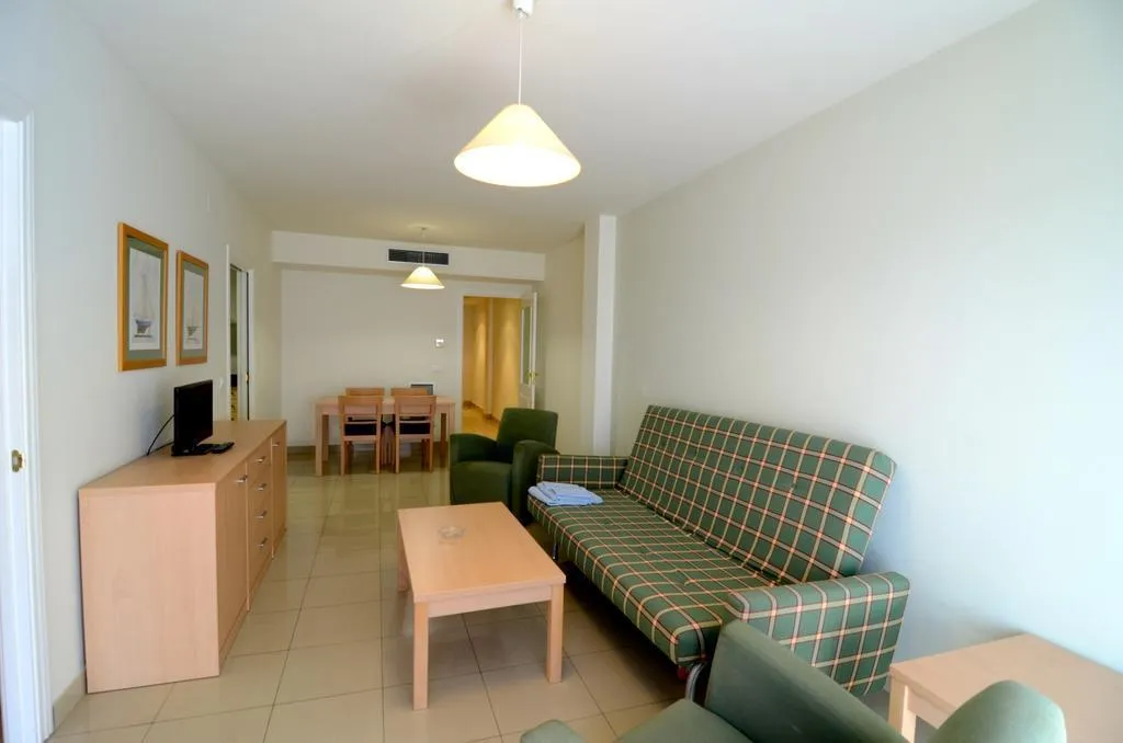 APARTMENT CAPACITY 6 TWO BEDROOMS Room, Mestral, Costa Brava