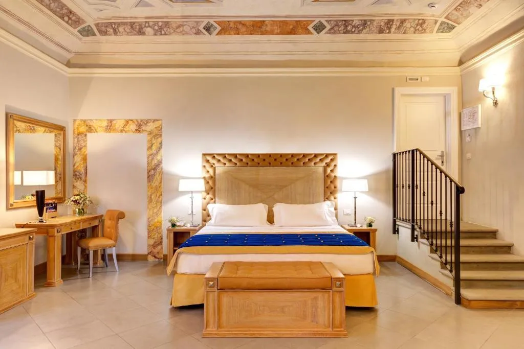 SUITE CAPACITY 3 Room, Villa Tolomei Hotel & Resort, Florence