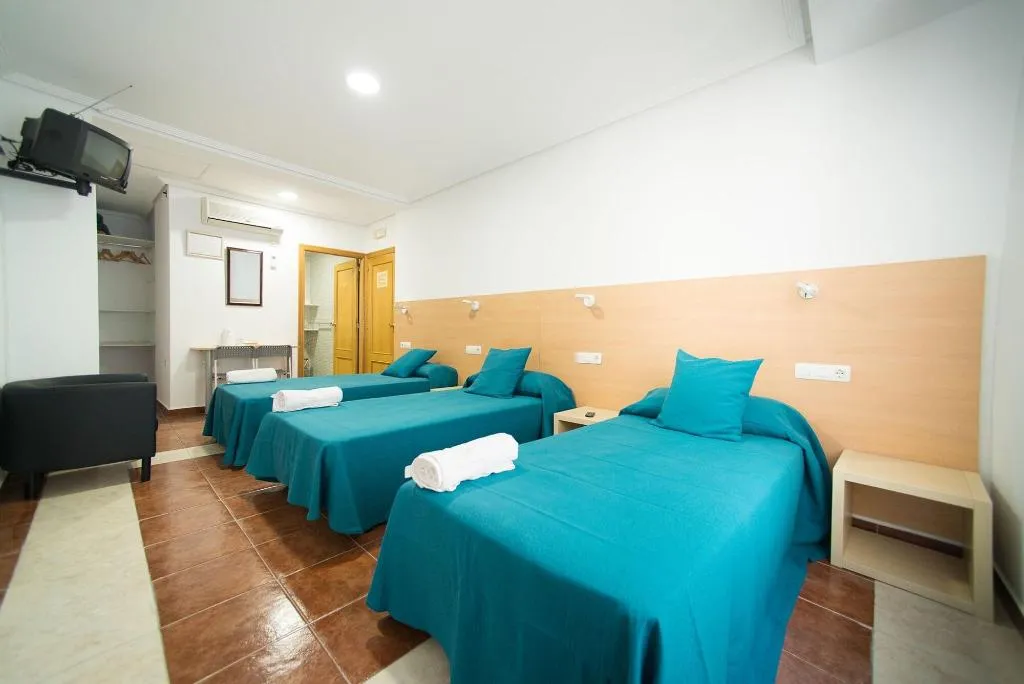 Room, Mitre Paterna Low Cost Rooms, Valencia