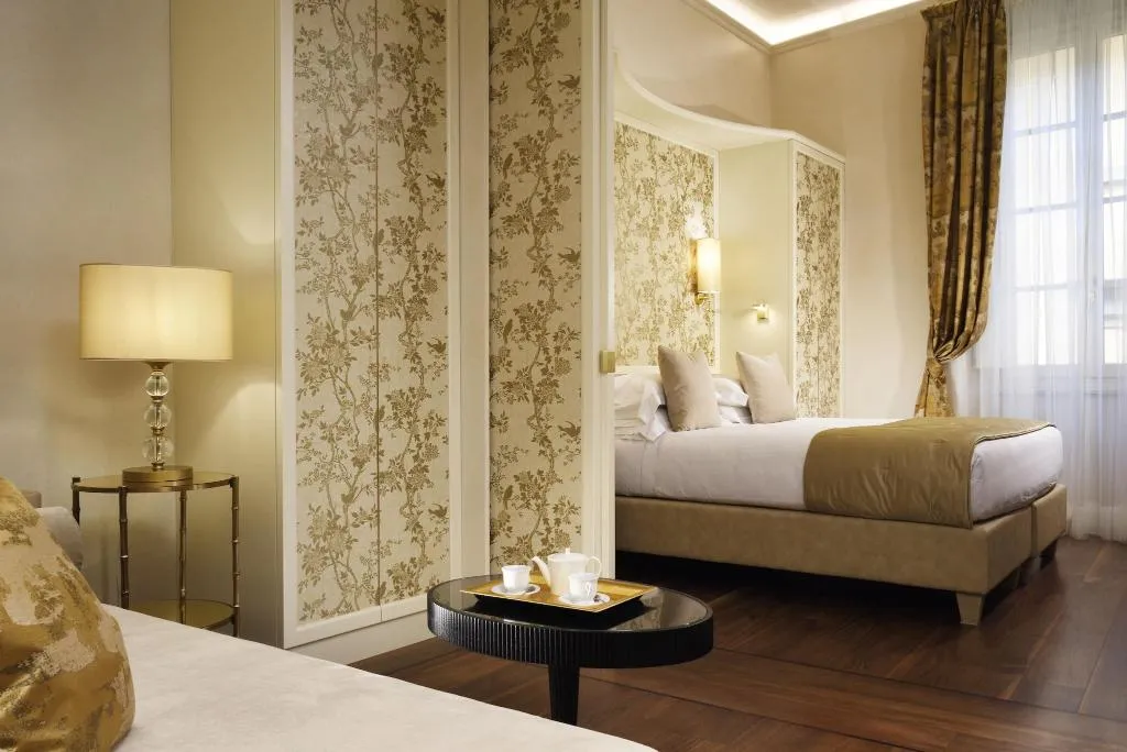 JUNIOR SUITE WITH VIEWS Room, San Firenze Suites And Spa, Florence