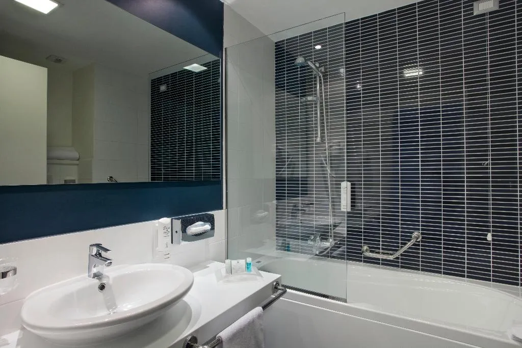 DOUBLE QUEEN SIZE BED Room, Holiday Inn Milan Nord Zara, Milan