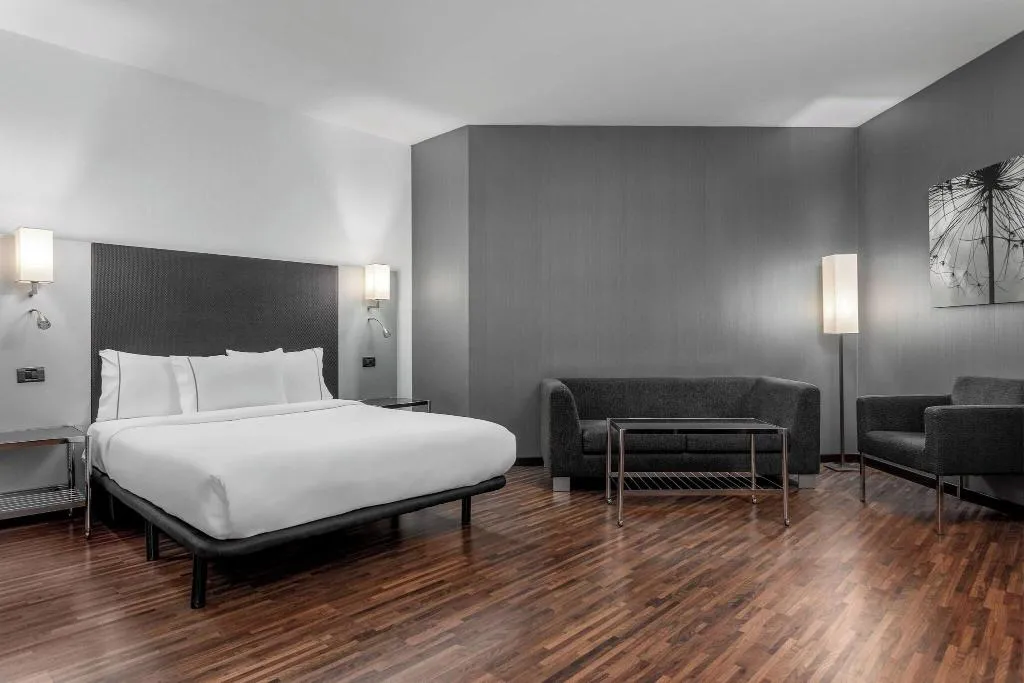 DOUBLE QUEEN SIZE BED Room, AC Madrid la Finca, Madrid