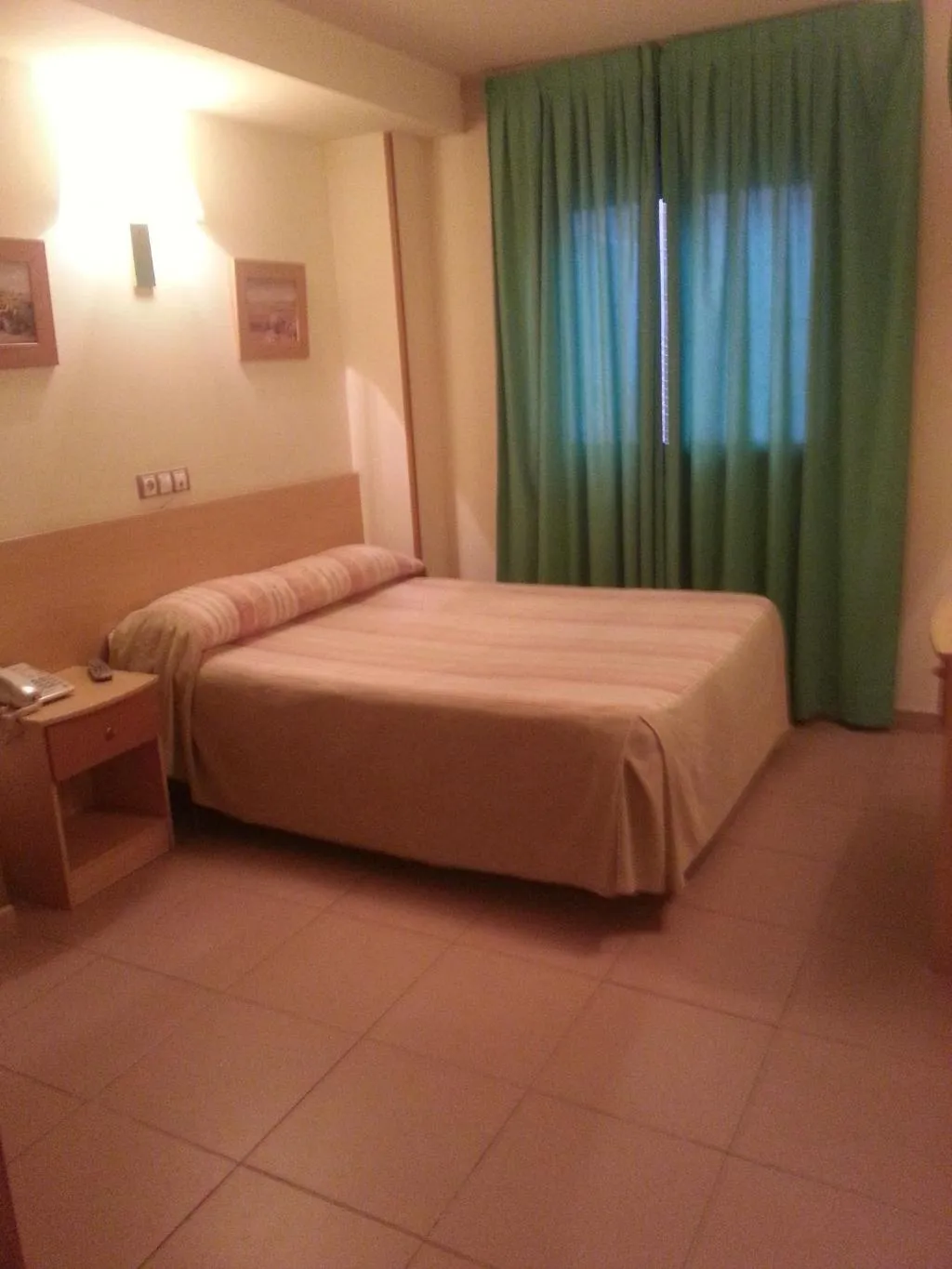 Room, Hostal El Arco, Madrid