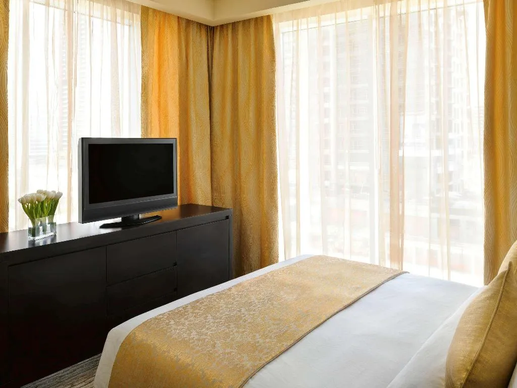 SUITE PREMIUM Room, Movenpick Hotel Jumeirah Lakes Towers, Dubai