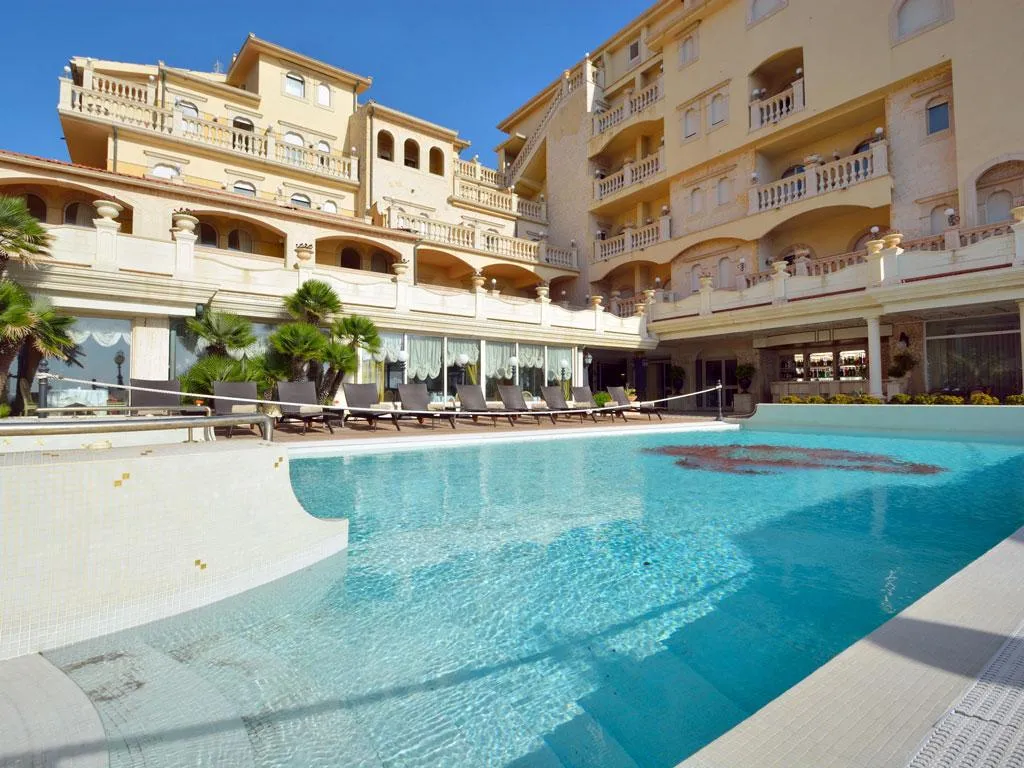 Pool, Hellenia Yachting, Catania