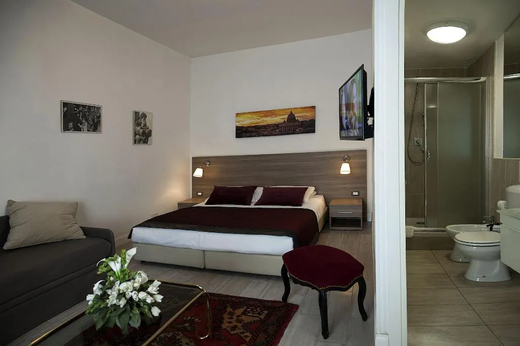 Room, Roman Holidays Cuore Dell Impero, Naples