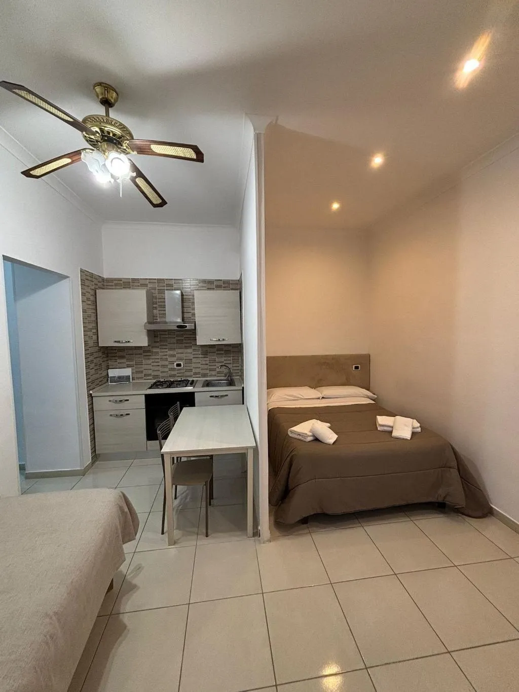 Room, Home To Fly, Naples