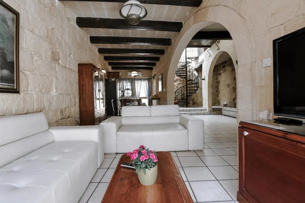 VILLA WITH PRIVATE POOL Room, Abraham's Gozo Farmhouses, Gozo
