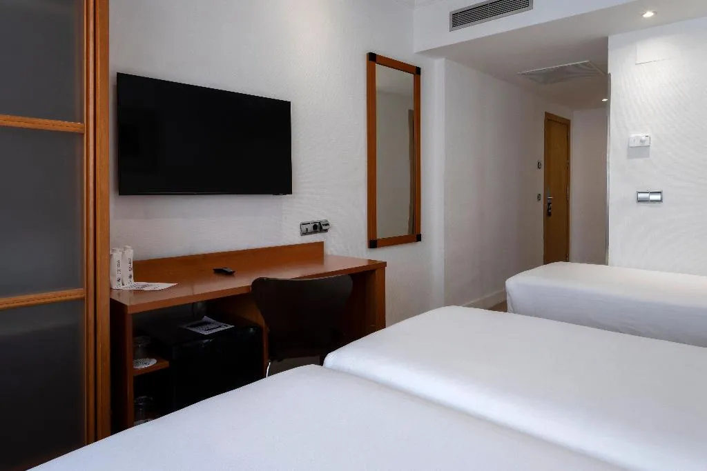 TRIPLE STANDARD Room, Petit Palace Cliper Gran Vía, Madrid