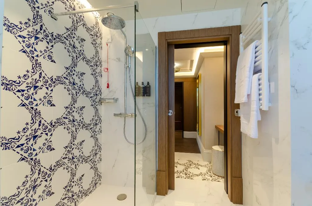 JUNIOR SUITE STANDARD Room, Eurostars Lisboa Baixa, Lisbon