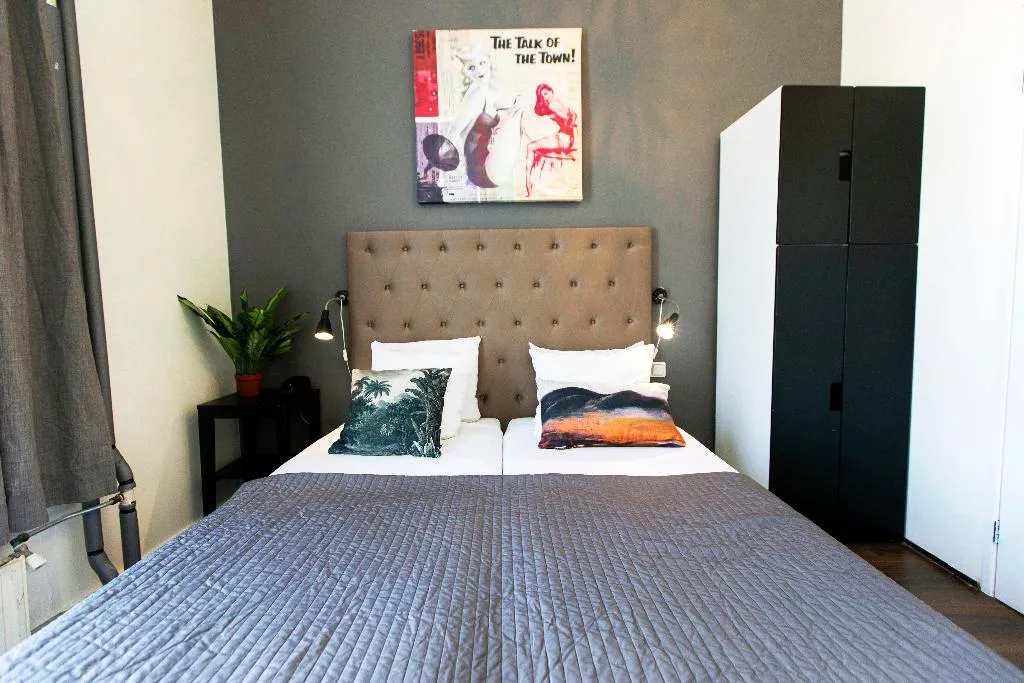 TWIN STANDARD Room, Quentin England Hotel, Amsterdam