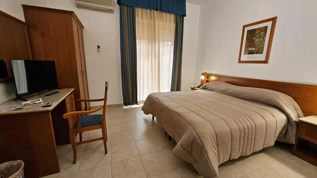 Double or Twin DELUXE ONE BED Room, GH Hotel & Restaurant, Palermo