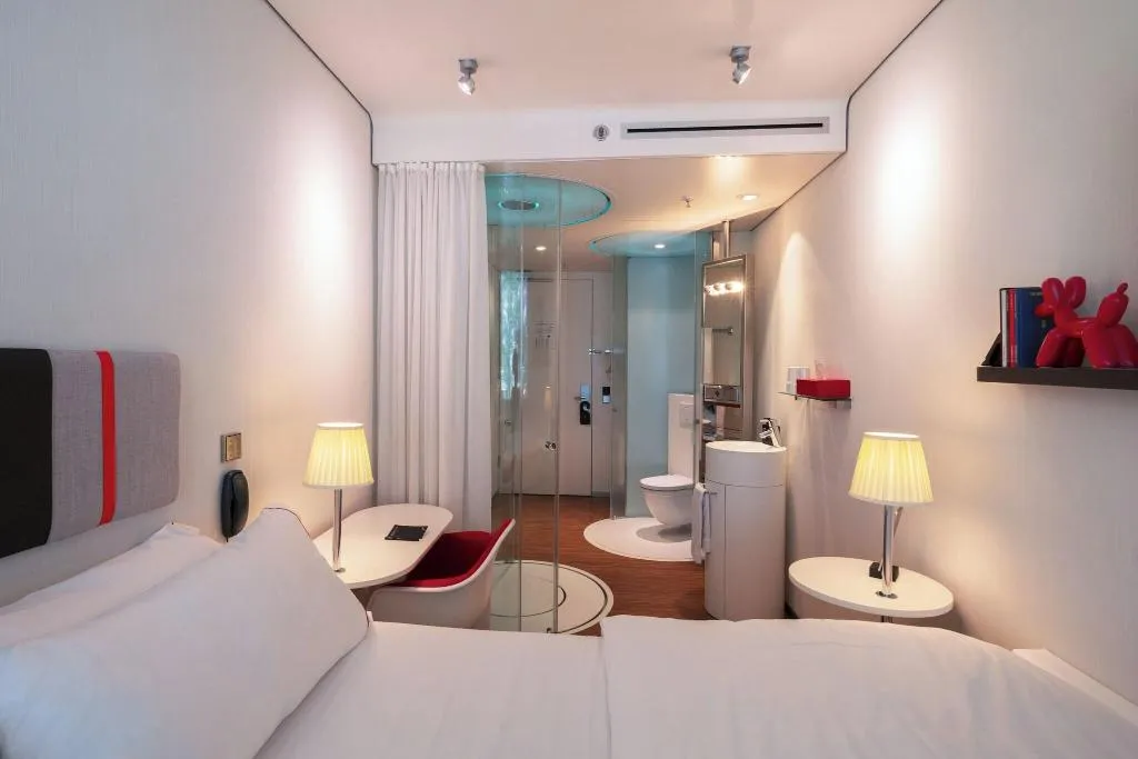 DOUBLE KING SIZE BED Room, citizenM Amsterdam South hotel, Amsterdam