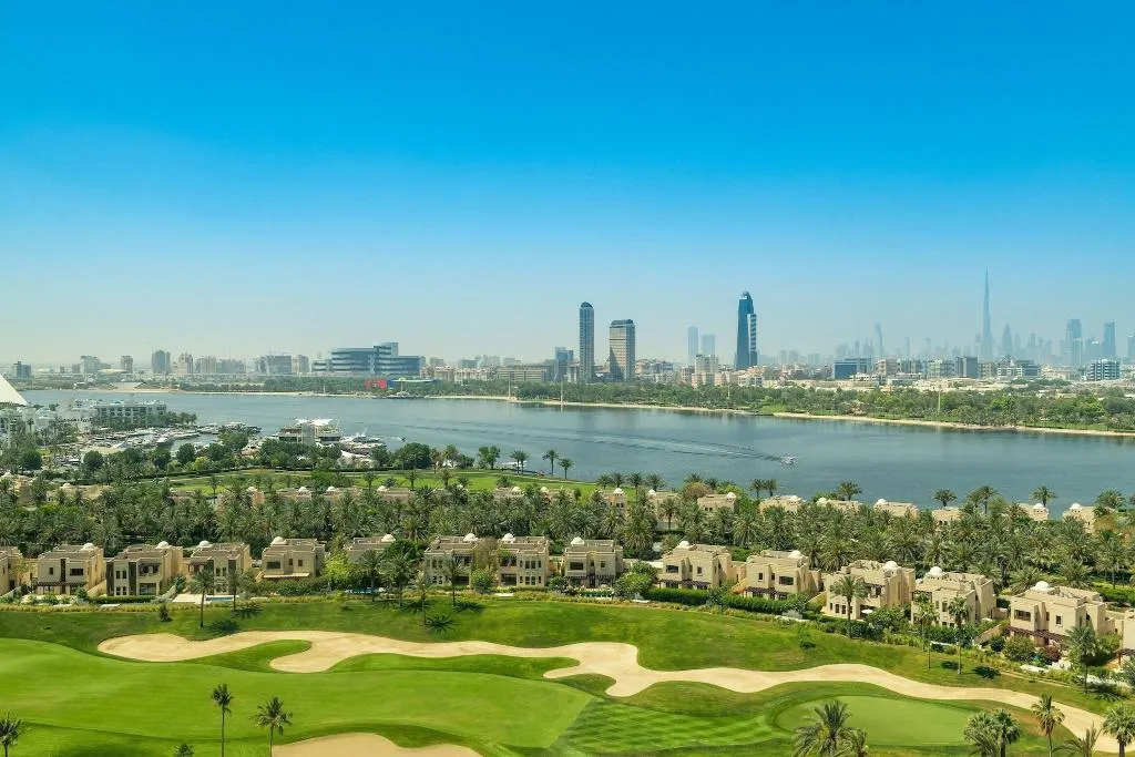 TWIN WITH VIEWS Room, Aloft Dubai Creek, Dubai