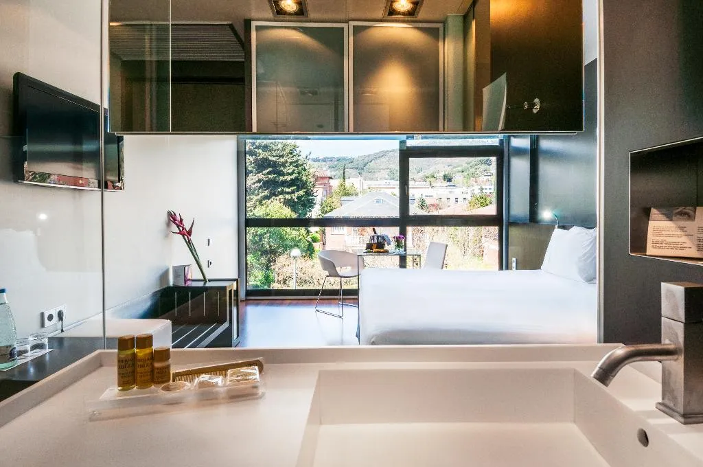 DOUBLE SINGLE USE WITH VIEWS Room, Ikonik Angli, Barcelona