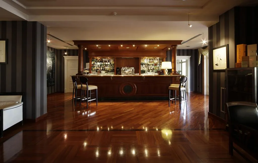 Bar, Savoy Beach, Naples
