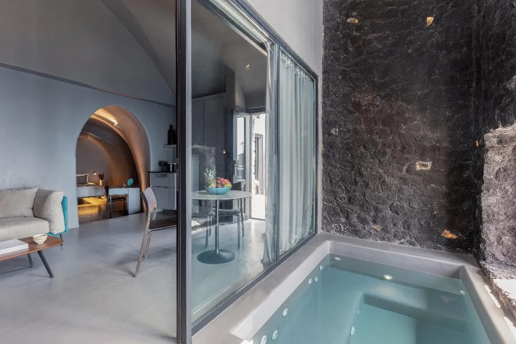 SUITE DELUXE WITH JACUZZI Room, Kivotos Santorini, Santorini