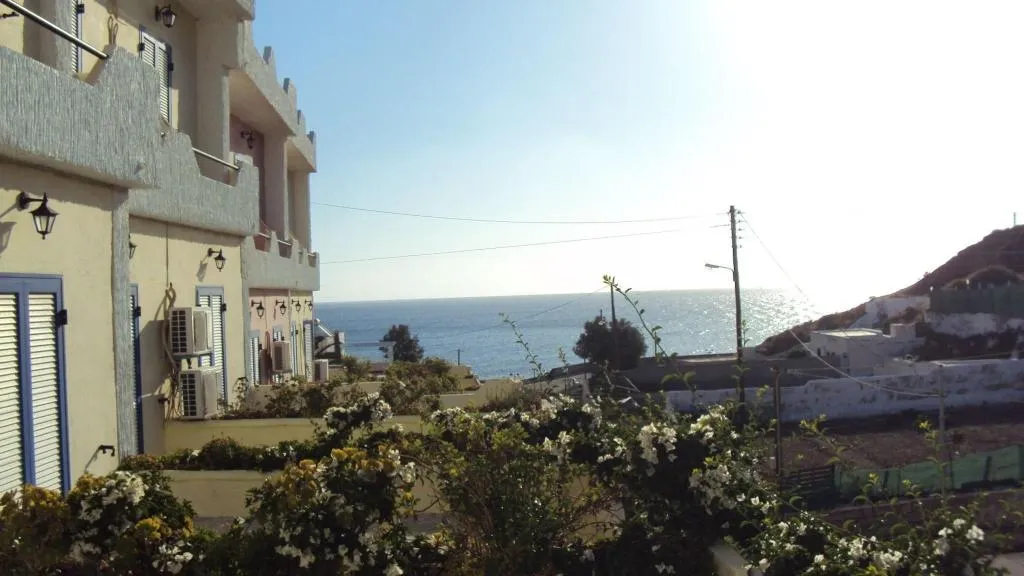 QUADRUPLE MOUNTAIN VIEW Room, Porto Castello, Santorini