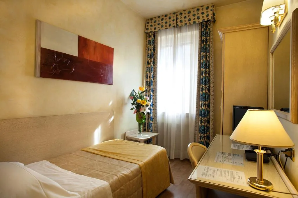 Room, Alba Palace, Florence