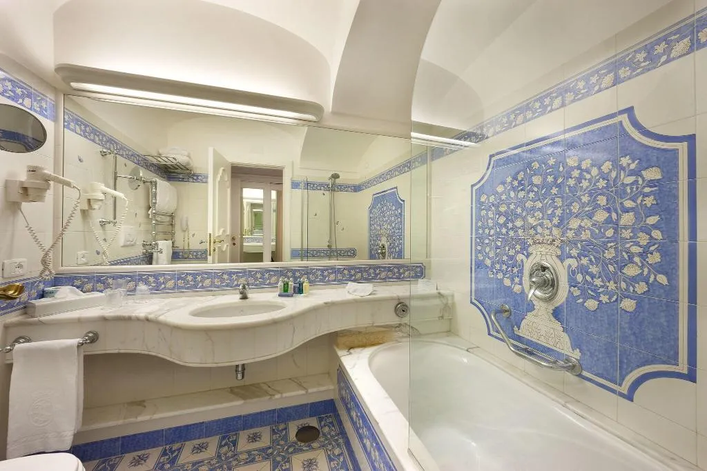 JUNIOR SUITE GARDEN VIEW Room, Grand Hotel la Favorita, Naples