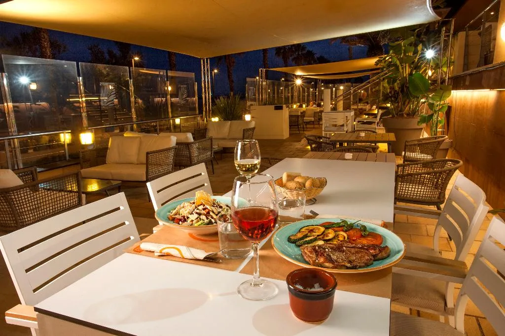 Bar, Hotel Monterrey Roses by Pierre & Vacances, Costa Brava