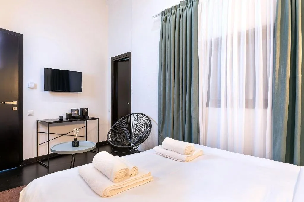 Room, Nin&Bau Sarri 2, Athens