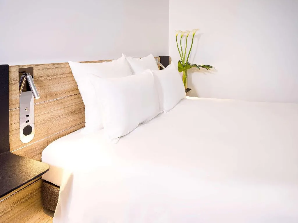 DOUBLE SUPERIOR QUEEN BED Room, Novotel Madrid Feria and Airport, Madrid