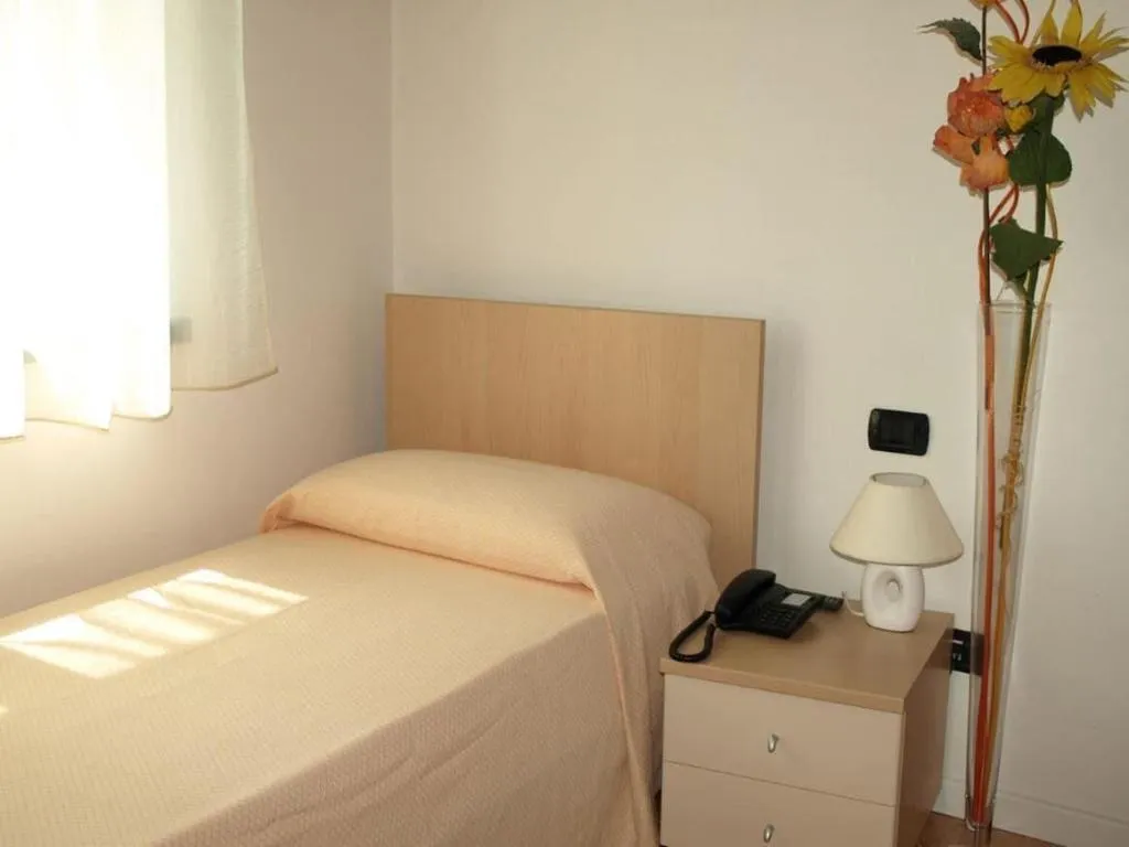 Room, Hotel Karol, Milan