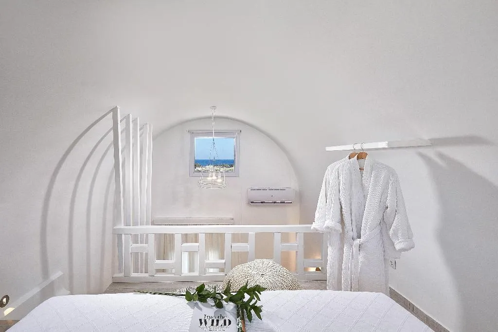 FAMILY ROOM SEA VIEW Room, Petri Suites, Santorini