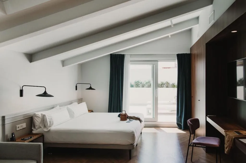 Room, Room Mate Collection Helen Berger, Valencia