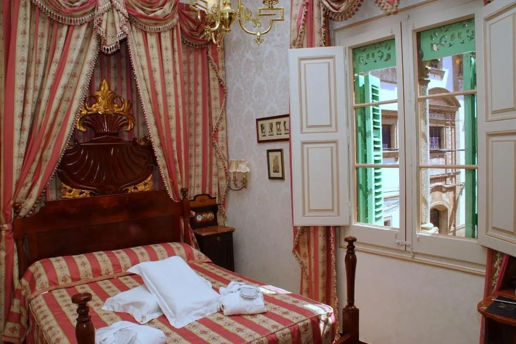 Room, Sitges Royal Rooms, Costa Brava