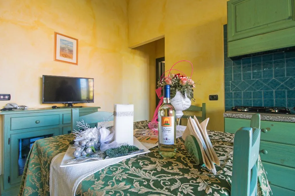 APARTMENT CAPACITY 4 Room, Residence Club Gli Ontani, Olbia