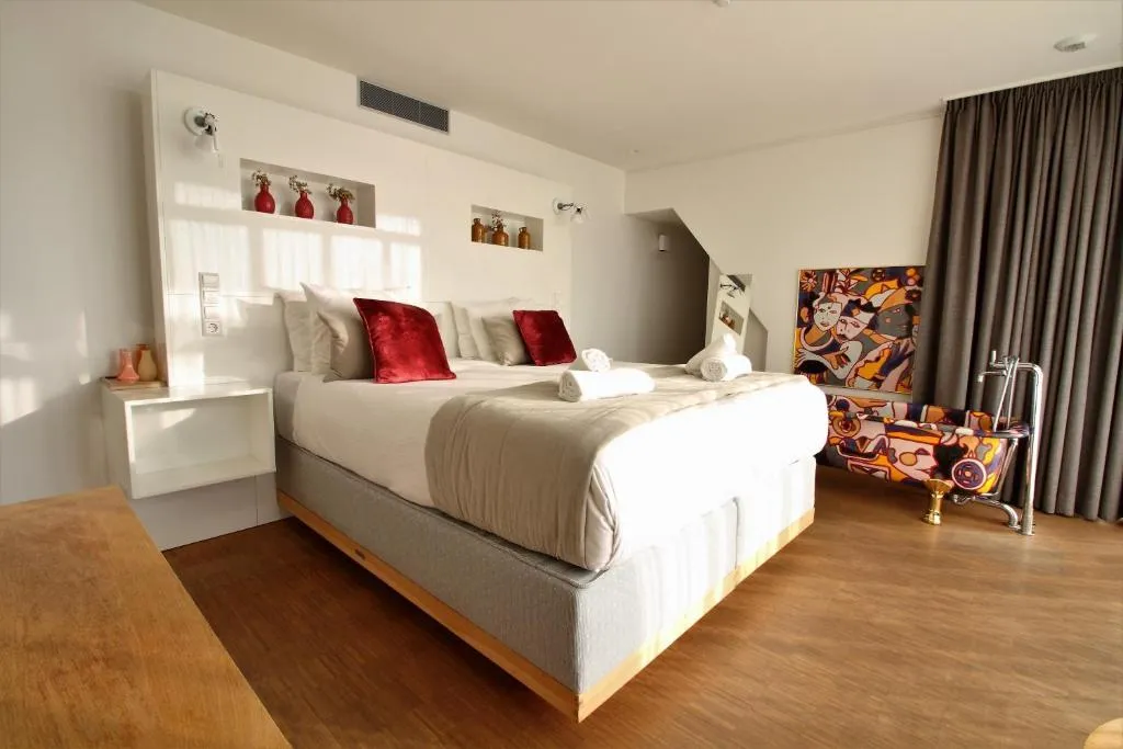 SUITE KING SIZE BED Room, The Bank Hotel, Amsterdam
