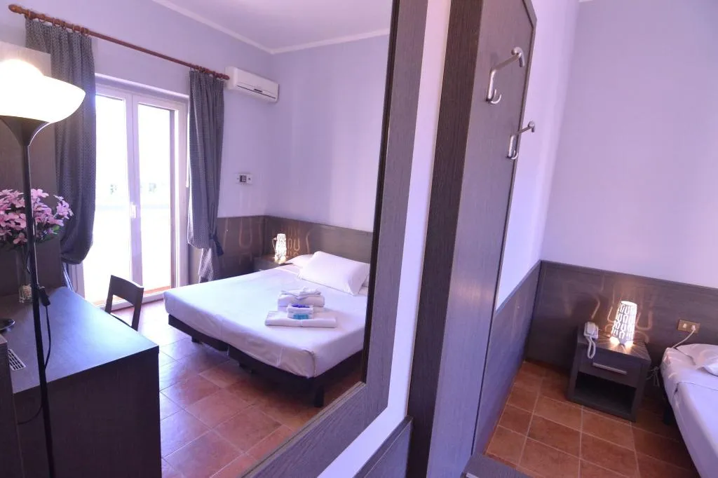 Room, Hotel Mirti, Rome