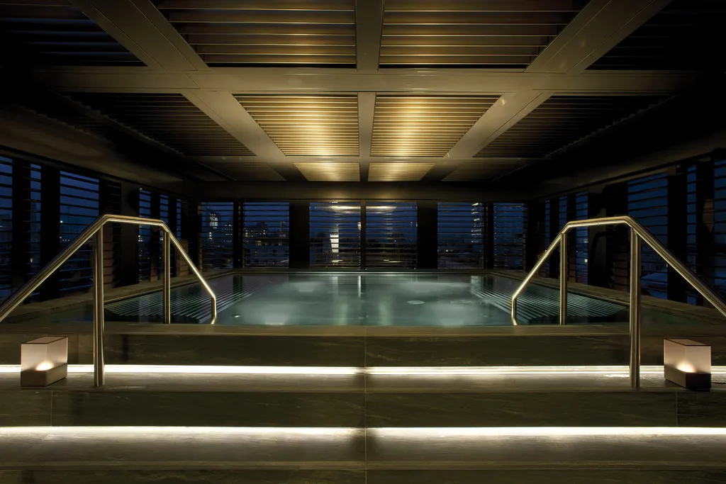 Pool, Armani Hotel Milano, Milan