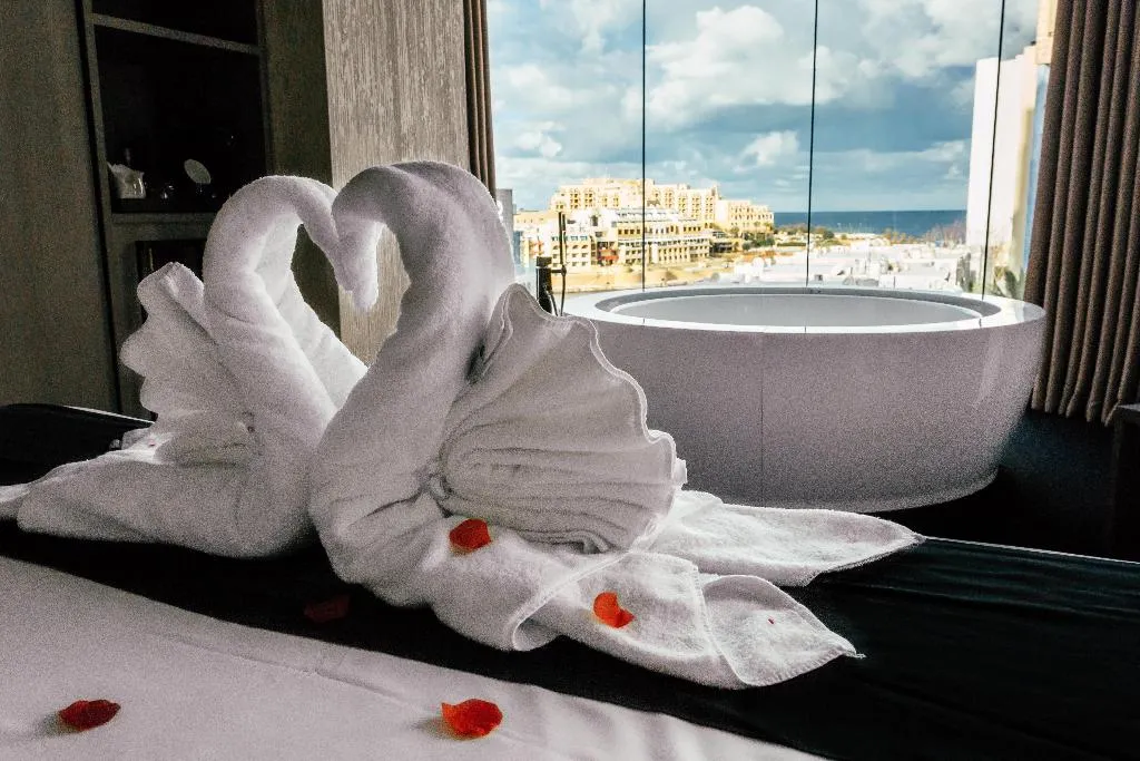 SUITE WITH JACUZZI Room, Hugo's Boutique Hotel, Malta