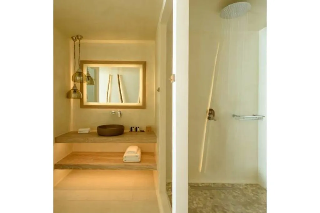 SUITE WITH JACUZZI Room, Divelia East Suites, Santorini