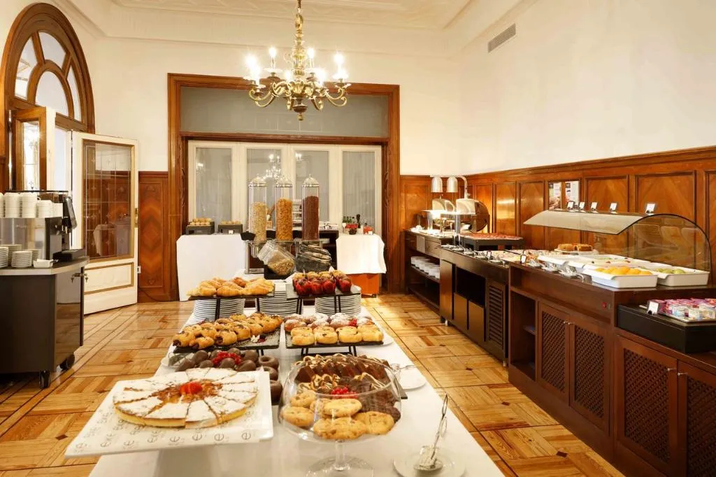 Restaurant, Dorma Victoria Palace, Madrid