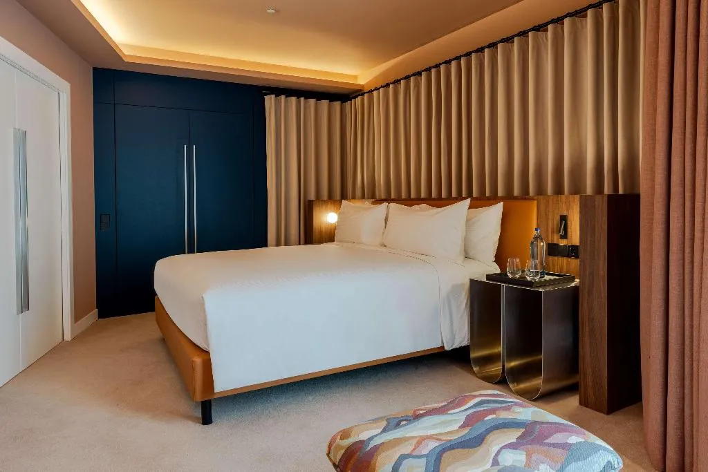 JUNIOR SUITE KING SIZE BED Room, Cenica Porto Hotel, Curio Collection By Hilton, Porto